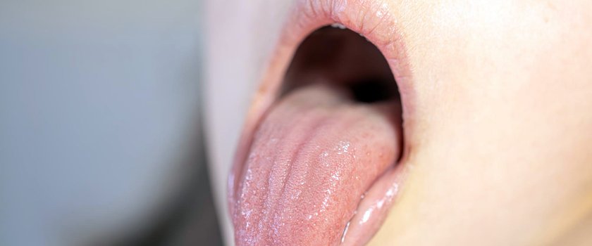 Bez kašle a slz: Průvodce hlubokým orálním sexem pro oba