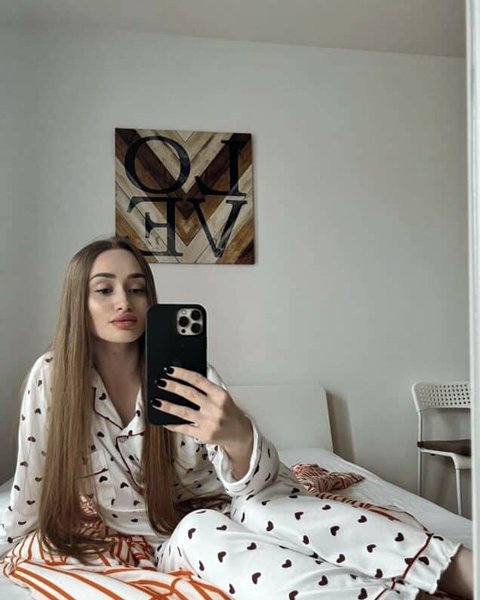 NORA z Prahy 3 (20 let)
