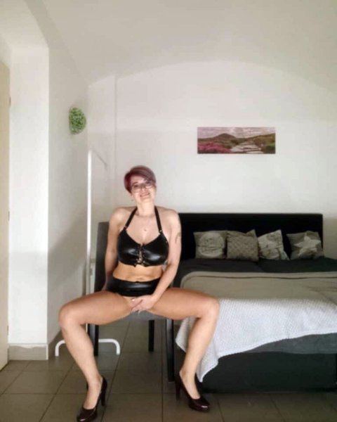 Zuzka z Prahy 3 (39 let)